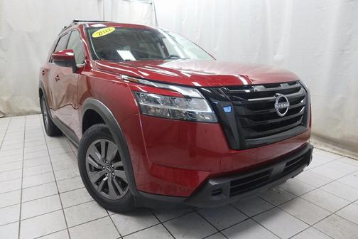 2022 Nissan Pathfinder SV