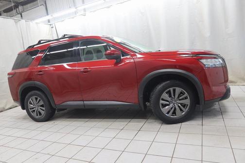 2022 Nissan Pathfinder SV
