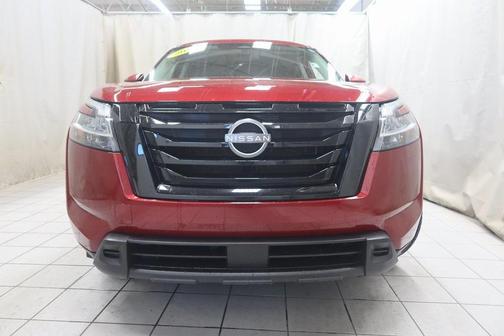 2022 Nissan Pathfinder SV