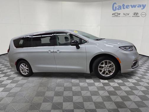 Silver Mist Clearcoat 2024 Chrysler Pacifica Touring L