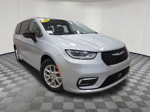 Silver Mist Clearcoat 2024 Chrysler Pacifica Touring L