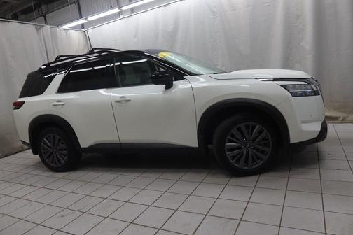 2023 Nissan Pathfinder SL 4WD