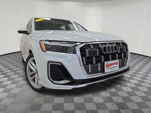 Glacier White Metallic 2025 Audi Q7 55 Premium Plus