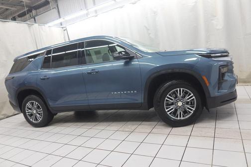 2024 Chevrolet Traverse LS