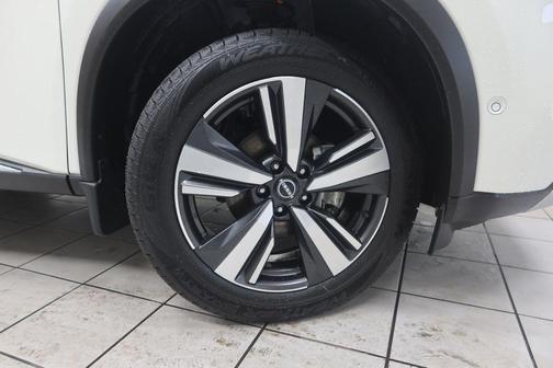Pearl White Tricoat 2023 Nissan Rogue Platinum