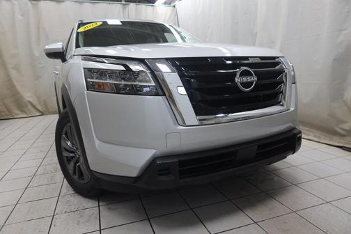 2022 Nissan Pathfinder SV