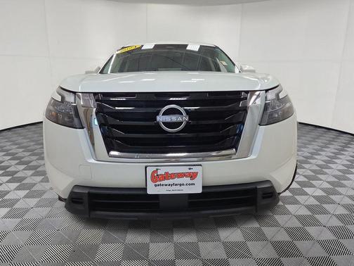Pearl White Tricoat 2024 Nissan Pathfinder SV 4WD