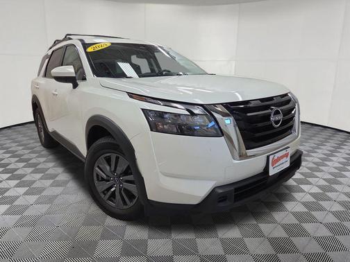 Pearl White Tricoat 2024 Nissan Pathfinder SV 4WD