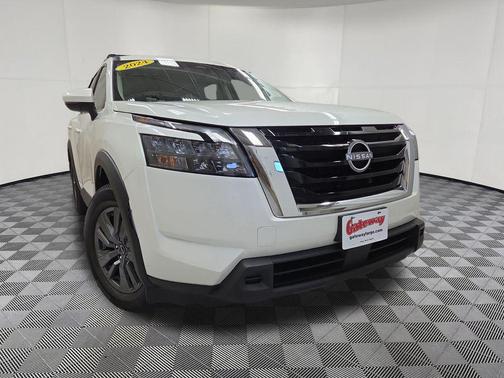 Pearl White Tricoat 2024 Nissan Pathfinder SV 4WD