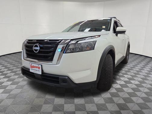 Pearl White Tricoat 2024 Nissan Pathfinder SV 4WD