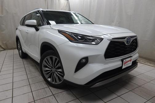 2022 Toyota Highlander Hybrid Platinum