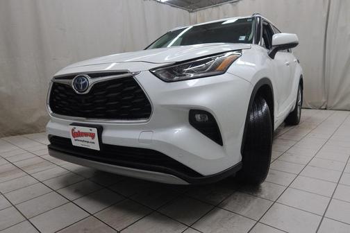 2022 Toyota Highlander Hybrid Platinum
