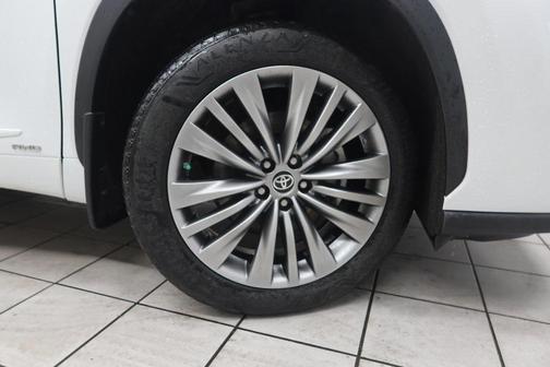 2022 Toyota Highlander Hybrid Platinum