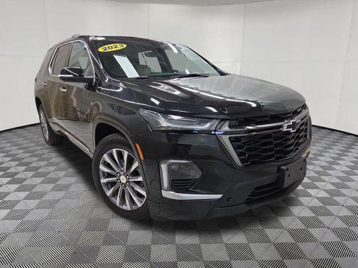 Mosaic Black Metallic 2023 Chevrolet Traverse Premier
