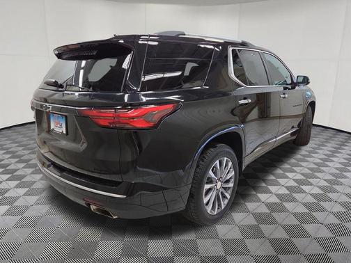 Mosaic Black Metallic 2023 Chevrolet Traverse Premier