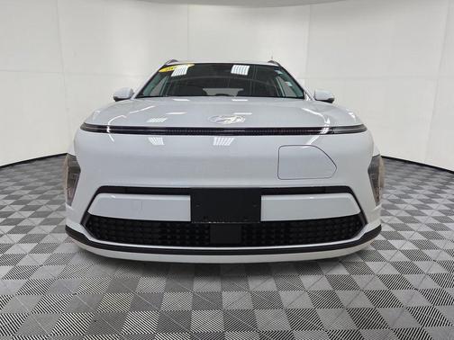 Atlas White 2024 Hyundai KONA EV SEL