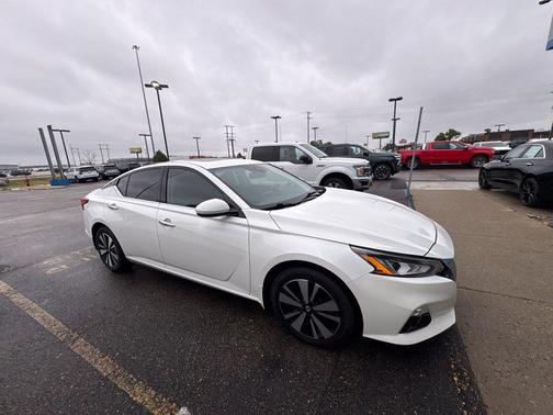 Pearl White Tricoat 2019 Nissan Altima 2.5 SV