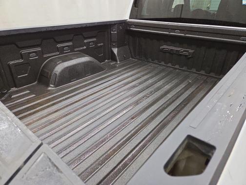 Summit White 2022 GMC Sierra 1500 AT4