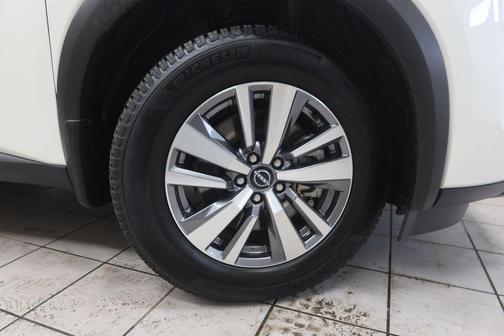 Pearl White Tricoat 2022 Nissan Pathfinder SL 4WD