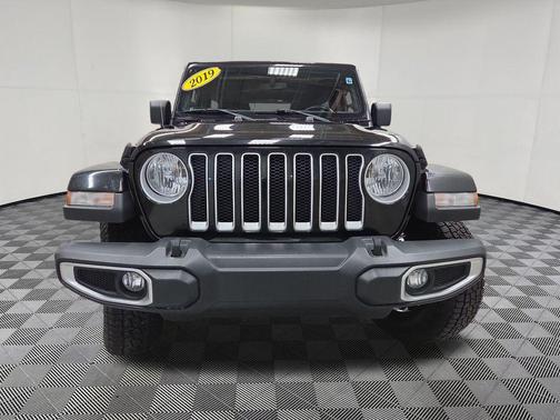 Black Clearcoat 2019 Jeep Wrangler Unlimited Sahara