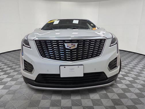 Crystal White Tricoat 2022 Cadillac XT5 Premium Luxury