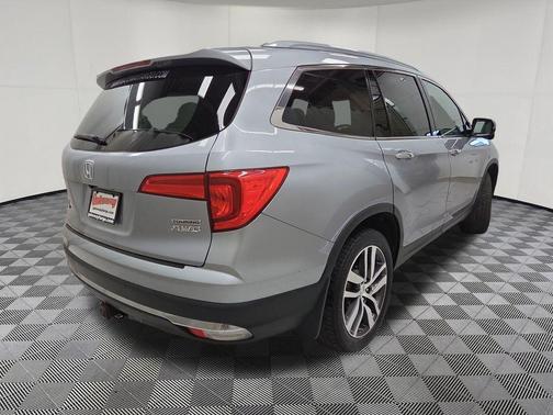 Lunar Silver Metallic 2017 Honda Pilot Touring
