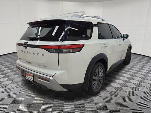 Pearl White Tricoat 2024 Nissan Pathfinder SL 4WD