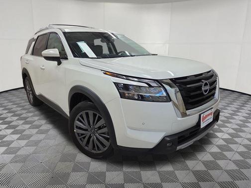 Pearl White Tricoat 2024 Nissan Pathfinder SL 4WD