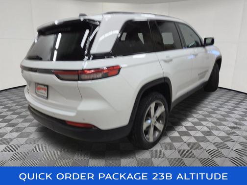 Bright White Clearcoat 2023 Jeep Grand Cherokee Altitude