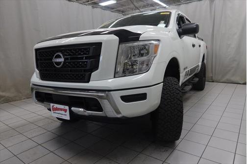 2023 Nissan Titan SV