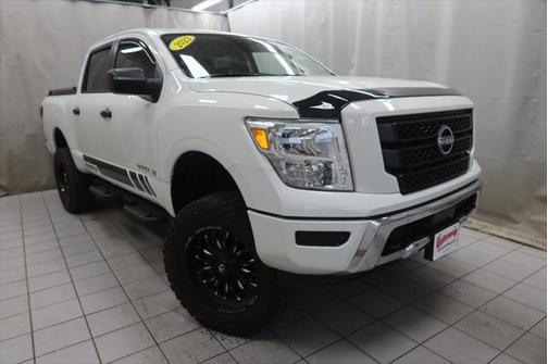 2023 Nissan Titan SV