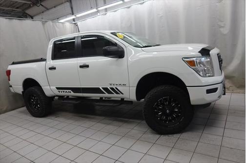 2023 Nissan Titan SV