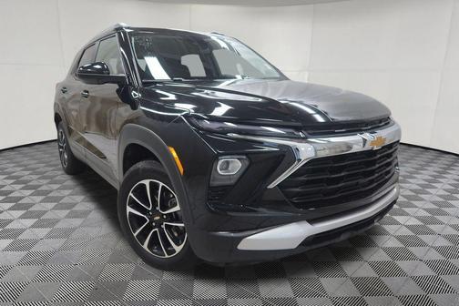 Mosaic Black Metallic 2025 Chevrolet Trailblazer LT