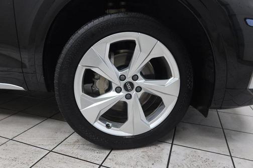 2022 Audi Q5 45 S line Premium Plus