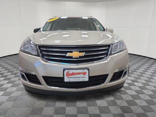 Champagne Silver Metallic 2017 Chevrolet Traverse 1LT
