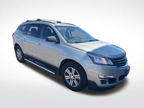 Champagne Silver Metallic 2017 Chevrolet Traverse 1LT