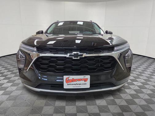 Mosaic Black Metallic 2025 Chevrolet Trax LT