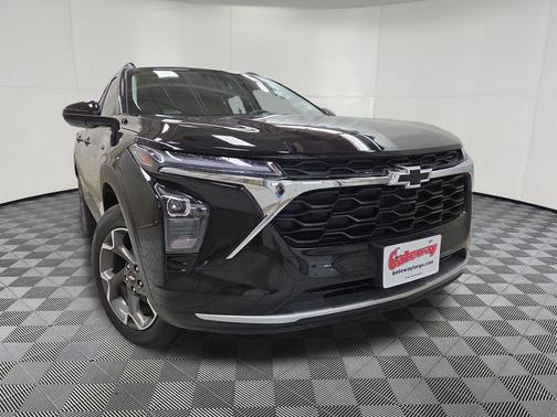 Mosaic Black Metallic 2025 Chevrolet Trax LT