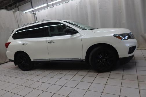 2017 Nissan Pathfinder Platinum