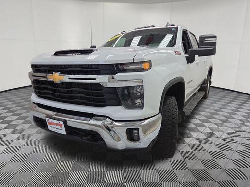 Summit White 2024 Chevrolet Silverado 2500 LT