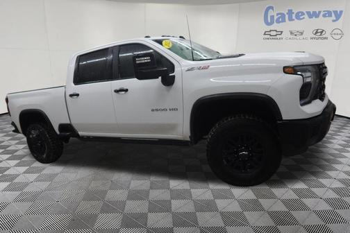 Summit White 2025 Chevrolet Silverado 2500 4WD Crew Cab Standard Bed ZR2