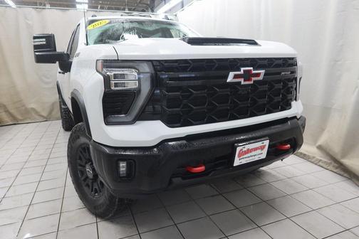 2025 Chevrolet Silverado 2500 4WD Crew Cab Standard Bed ZR2