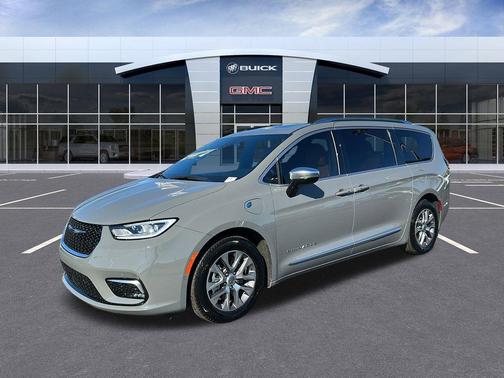 2025 Chrysler Pacifica Hybrid Pinnacle