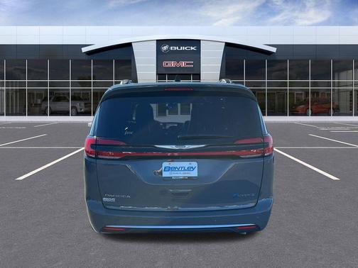 2025 Chrysler Pacifica Hybrid Pinnacle