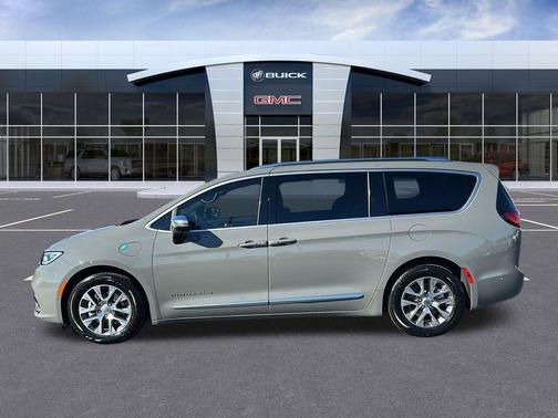 2025 Chrysler Pacifica Hybrid Pinnacle