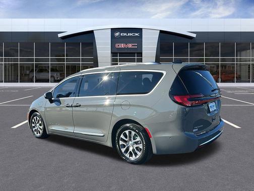 2025 Chrysler Pacifica Hybrid Pinnacle