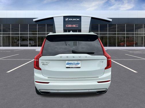 2020 Volvo XC90 T5 Momentum 7 Passenger