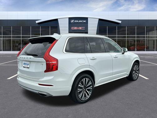 2020 Volvo XC90 T5 Momentum 7 Passenger