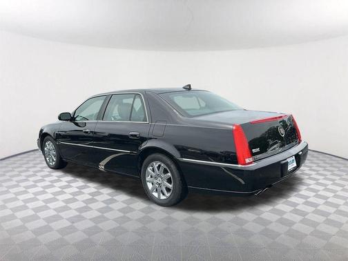 2010 Cadillac DTS Base