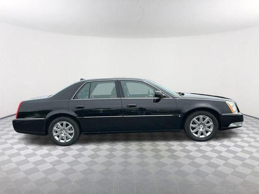 2010 Cadillac DTS Base